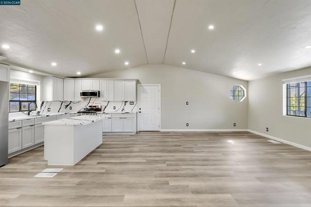 125 Sam Lynn Way, Oroville CA: https://media.crmls.org/mediaz/4ee949d0-8e4c-4e48-b1e4-9a7010f15a19.jpg