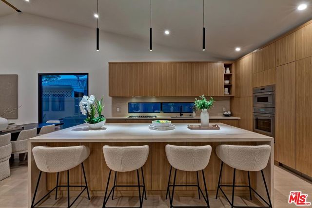 5437 Noble Avenue, Sherman Oaks CA: https://media.crmls.org/mediaz/4ee99319-2dc9-4ffd-b1d8-764f99bb79a9.jpg