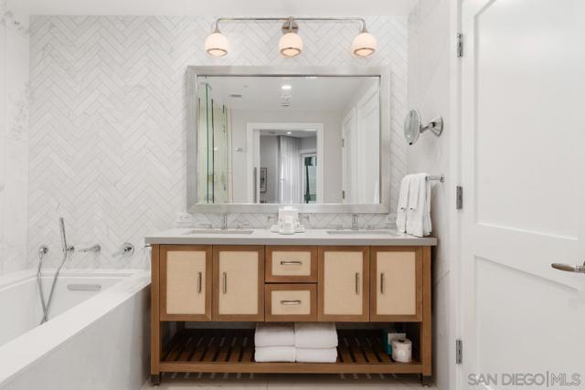 1500 Orange Avenue, Coronado CA: https://media.crmls.org/mediaz/4ee9bbc7-7036-4295-b07d-290bffa94e62.jpg
