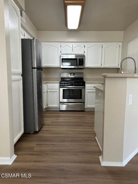 3376 Holly Grove Street, Westlake Village CA: https://media.crmls.org/mediaz/4ee9c868-4070-4061-b90c-8b7a68348a06.jpg