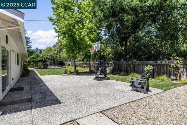 120 Paraiso Dr, Danville CA: https://media.crmls.org/mediaz/4ee9f140-ca9f-41c7-aa25-86dd58850fd3.jpg