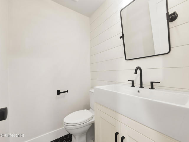 17032 Cotter Place, Encino CA: https://media.crmls.org/mediaz/4eea0496-3fec-4ba0-9a4e-f88243be73de.jpg