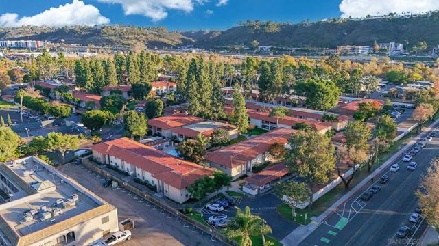 6069 Rancho Mission Rd, San Diego CA: https://media.crmls.org/mediaz/4eea1bc3-23a4-4849-b557-7427159d7600.jpg