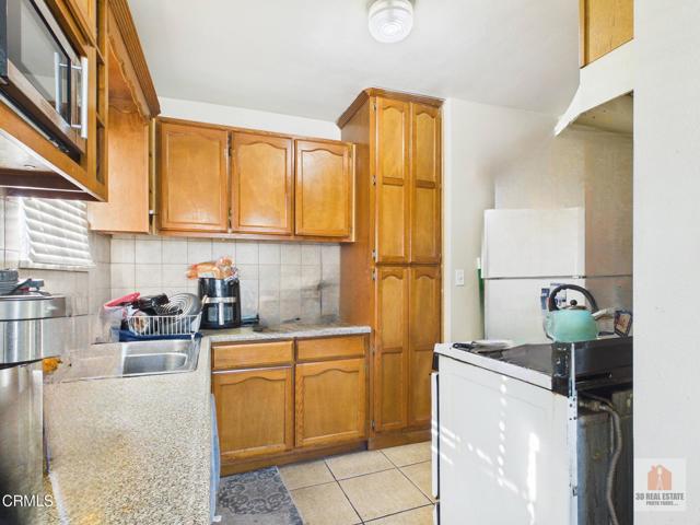 Detail Gallery Image 3 of 15 For 524 W Almond St, Compton,  CA 90220 - 4 Beds | 2 Baths