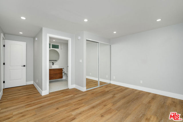 5923 Etiwanda Avenue, Tarzana CA: https://media.crmls.org/mediaz/4eea2fde-0b46-4fa4-9688-b57e4c677cc6.jpg