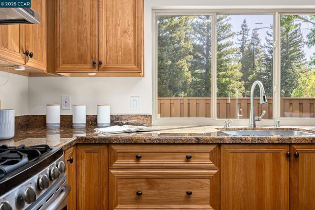 1618 Candelero Dr, Walnut Creek CA: https://media.crmls.org/mediaz/4eeb2805-84db-4cde-bc98-54d1e0576c93.jpg