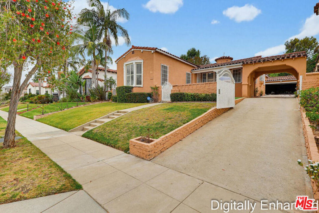 4229 Angeles Vista Boulevard