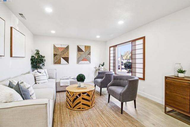 35593 Cleremont Dr, Newark CA: https://media.crmls.org/mediaz/4eebb428-cdc9-405c-ab9f-882ec78605f3.jpg