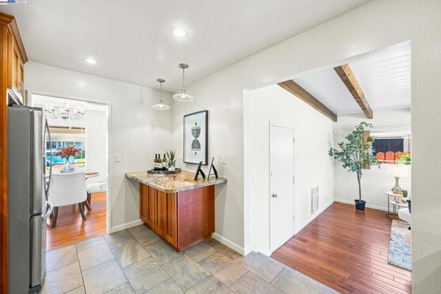 1457 Via El Monte, San Lorenzo CA: https://media.crmls.org/mediaz/4eebc56c-2308-451d-8dd0-0c253b4d09a7.jpg