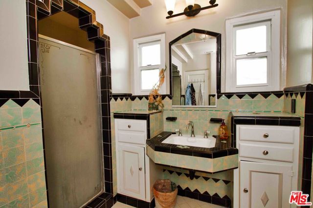 168 N DOHENY Drive, Beverly Hills CA: https://media.crmls.org/mediaz/4eebe67f-821a-4567-9ec3-8f7b8e7a7232.jpg