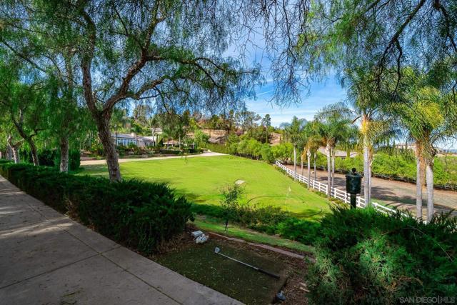 4703 Briana Ct, Fallbrook CA: https://media.crmls.org/mediaz/4eec282e-4114-4e86-8e3c-e873d17b4e87.jpg