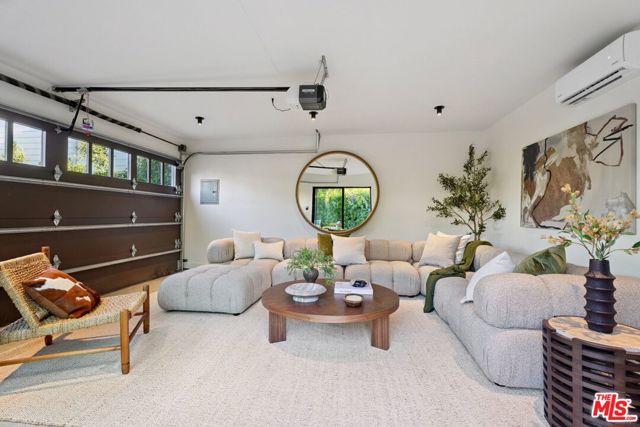 4539 Atoll Avenue, Sherman Oaks CA: https://media.crmls.org/mediaz/4eec6e41-0e1e-41d2-b3db-96b7cd1b817b.jpg