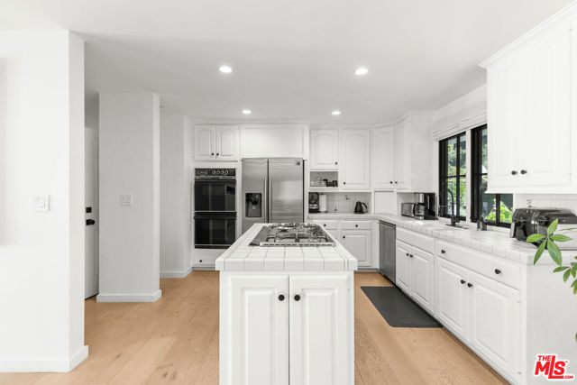 1450 N Bundy Drive, Los Angeles CA: https://media.crmls.org/mediaz/4eecd4d3-21cb-4de3-81e2-ddc21635d7cf.jpg