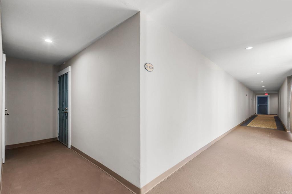 https://media.crmls.org/mediaz/4eece2ce-c49e-4053-8db6-36e7dfb07cda.jpg?preset=X-Large
