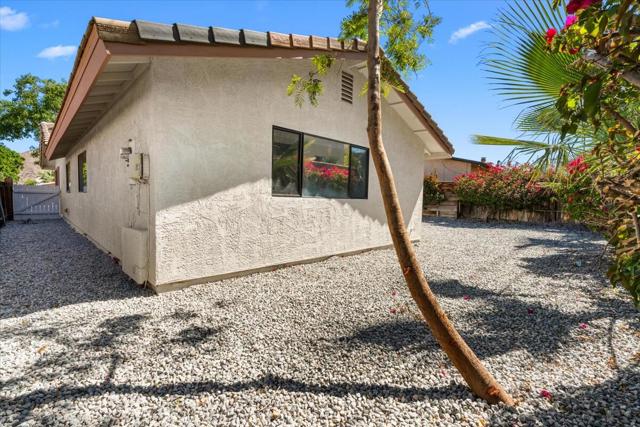 53125 Avenida Herrera, La Quinta CA: https://media.crmls.org/mediaz/4eecf066-3dcb-4c93-886b-4b08552bad2b.jpg