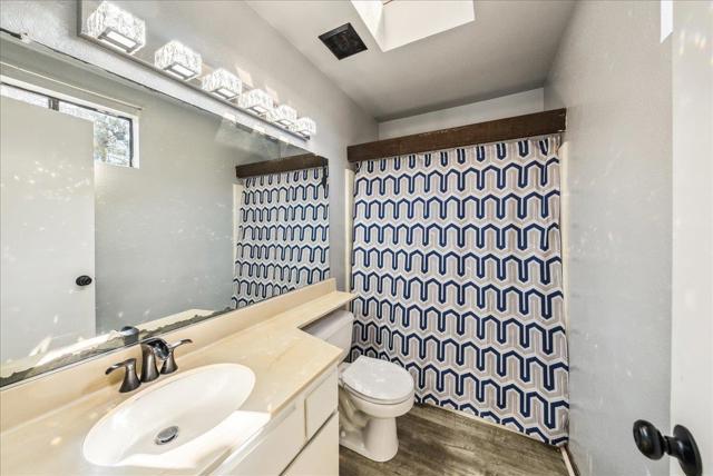 3095 Marina Drive, Marina CA: https://media.crmls.org/mediaz/4eed2c89-ec30-42c8-a088-2c552d36d270.jpg