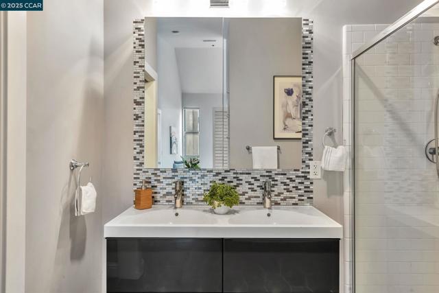 1231 Pine St, Oakland CA: https://media.crmls.org/mediaz/4eed5ccd-c683-4ba7-8a9d-bdf022506998.jpg