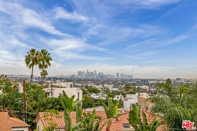 927 1/2 Hilldale Avenue, West Hollywood CA: https://media.crmls.org/mediaz/4eed9b3f-4536-465e-8cd1-5db737cb04c2.jpg