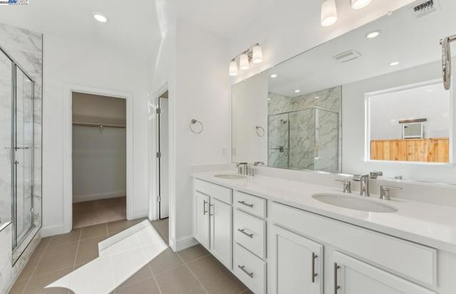 1062 Bradbury Dr, Discovery Bay CA: https://media.crmls.org/mediaz/4eee4993-c91a-4bd0-98bc-6e25d471e0df.jpg