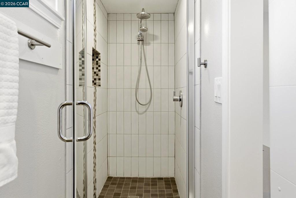https://media.crmls.org/mediaz/4eeea2ef-1d68-4799-a8af-6da40599e7f1.jpg?preset=X-Large