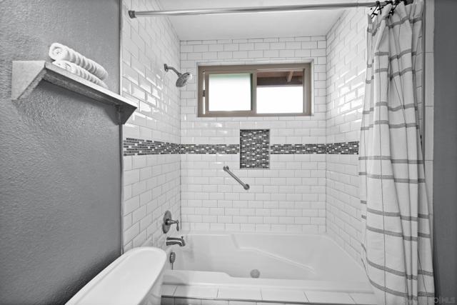 11479 Grassy Trail Dr, San Diego CA: https://media.crmls.org/mediaz/4eeec892-04e6-4e3e-a7f8-b0877c78eb2e.jpg