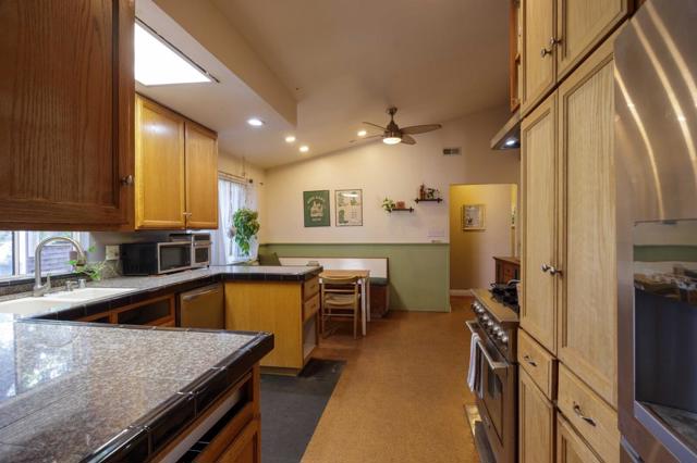 8421 Wayland Lane, Gilroy CA: https://media.crmls.org/mediaz/4eeef95d-f29f-4185-a6af-a3d5b3edc07d.jpg