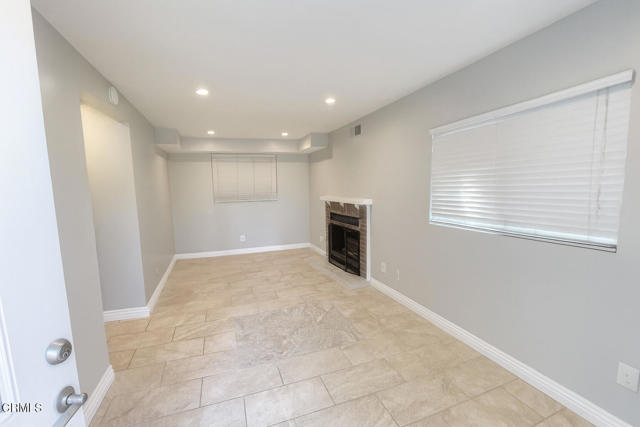 Detail Gallery Image 3 of 21 For 2795 Bayshore Ave, Ventura,  CA 93001 - 3 Beds | 3/1 Baths