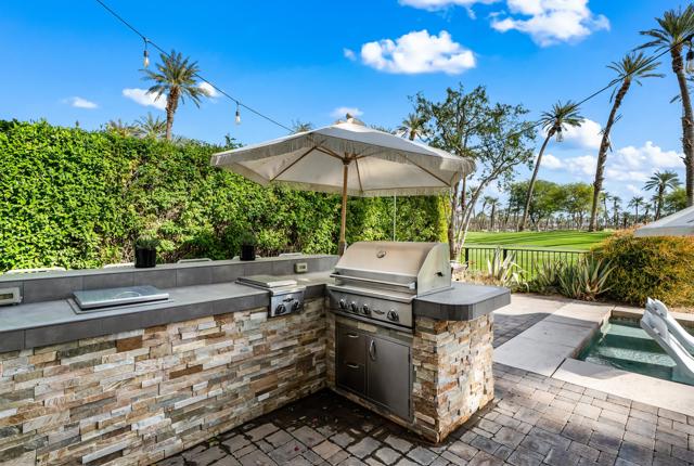 56738 Palms Dr Drive, La Quinta CA: https://media.crmls.org/mediaz/4ef09083-deab-4964-86ce-1bf518a2d396.jpg