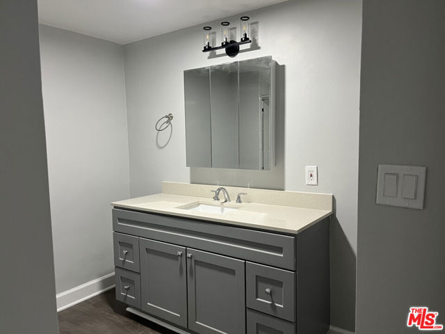 101 Catamaran (#3,4,5,6) Street, Marina del Rey CA: https://media.crmls.org/mediaz/4ef0a5fa-7c3a-4303-8911-acd092a5370f.jpg