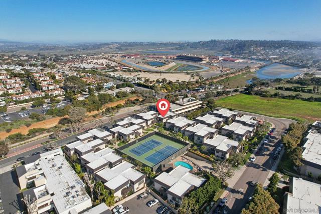 872 S Sierra Ave, Solana Beach CA: https://media.crmls.org/mediaz/4ef0cd03-10ec-484e-b1e2-82ceb45b6edf.jpg