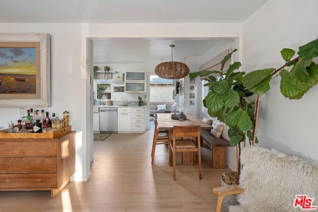 626 Pacific Street, Santa Monica CA: https://media.crmls.org/mediaz/4ef16bf8-c5ee-4b54-a60e-72cbbcff5b93.jpg