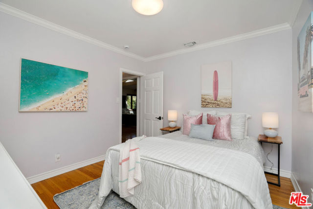 1116 Stanford Street, Santa Monica CA: https://media.crmls.org/mediaz/4ef1c264-e96a-4a39-997f-3b5d67a2f036.jpg