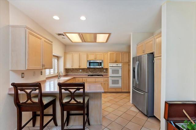 Image 13 of 37 For 78643 Como Court