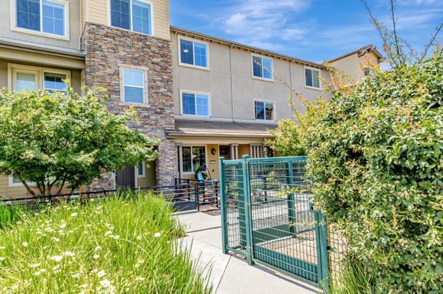 6215 White Moonstone Court, San Jose CA: https://media.crmls.org/mediaz/4ef21c53-e936-4be1-b3f1-5e2d5c7041a7.jpg