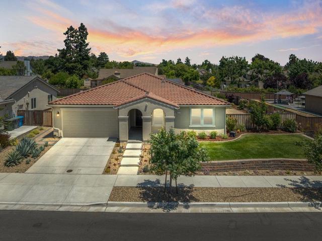 2721 Grayson Street, Hollister CA: https://media.crmls.org/mediaz/4ef25431-d52b-43fd-a9a8-2d8b339cab81.jpg