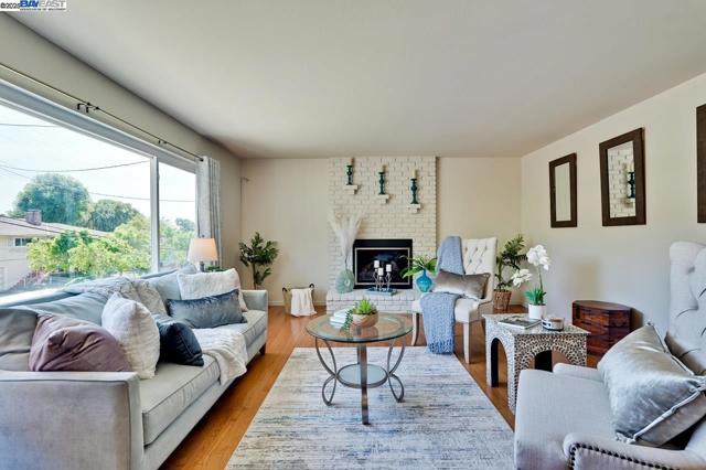82 Elysian Fields Dr., Oakland CA: https://media.crmls.org/mediaz/4ef2e318-ff70-4897-8650-1ac85794e7e5.jpg