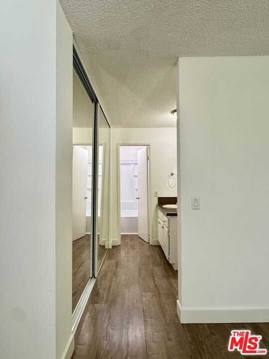 15425 Sherman Way, Van Nuys CA: https://media.crmls.org/mediaz/4ef2ee57-c630-47a5-a963-fd1caf46b3d6.jpg