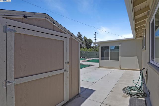 7942 Vomac Rd, Dublin CA: https://media.crmls.org/mediaz/4ef32767-162f-4ce5-b0bc-c36fd3fe672c.jpg