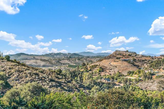 Detail Gallery Image 7 of 7 For 1589 Aldorado Dr, Vista,  CA 92084 - – Beds | – Baths