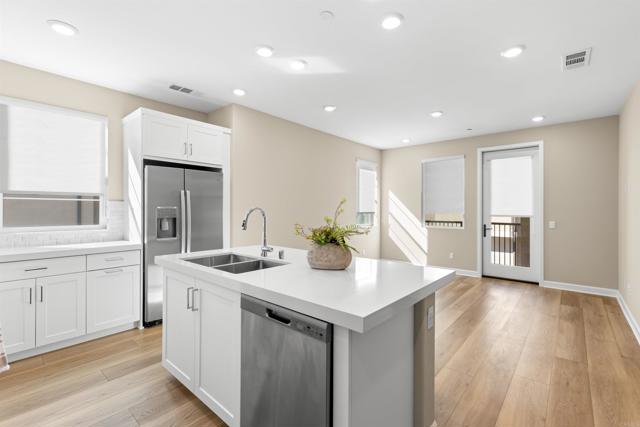 Detail Gallery Image 7 of 24 For 1227 Sunrise Vw. #105,  San Marcos,  CA 92078 - 3 Beds | 3 Baths