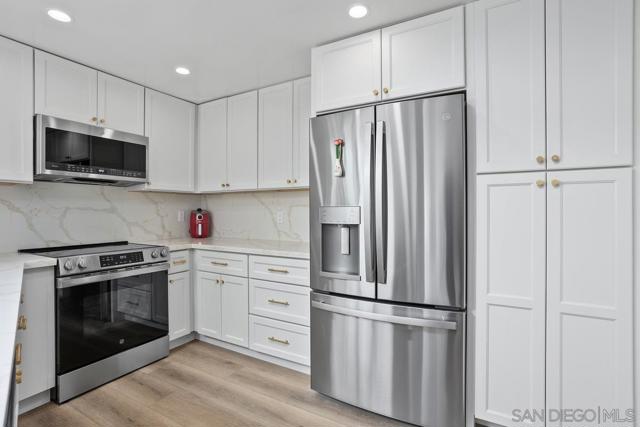 2819 Unicornio St., Carlsbad CA: https://media.crmls.org/mediaz/4ef58ffc-7564-4cc7-9715-e94c80e1360b.jpg