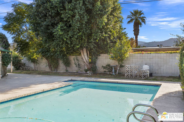 74127 Velardo Drive, Palm Desert CA: https://media.crmls.org/mediaz/4ef65500-0ce6-4c96-bca9-01552f1ecf4e.jpg