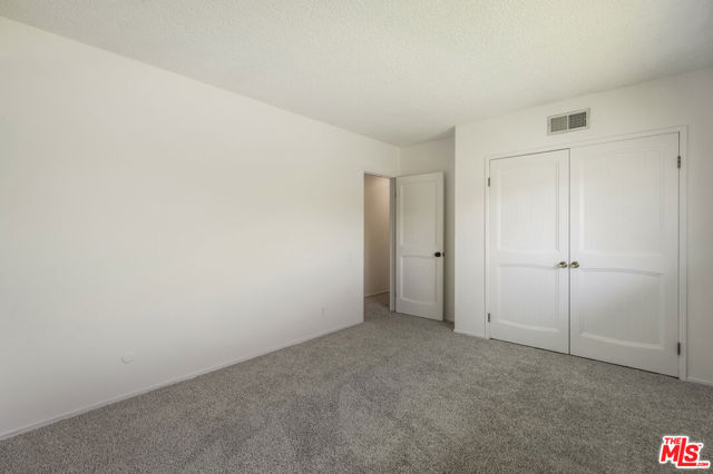 5136 Los Bonitos Way, Los Angeles CA: https://media.crmls.org/mediaz/4ef746e8-cdfa-4027-a188-08ed854b7e00.jpg