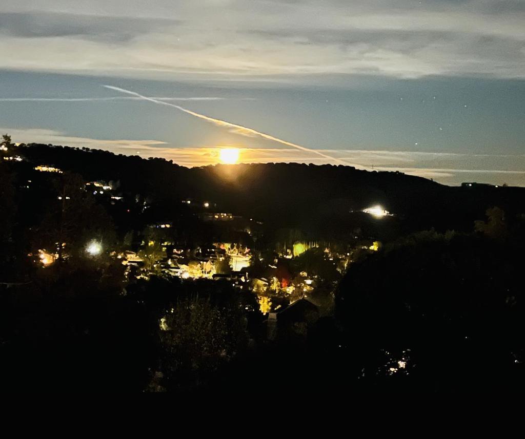 https://media.crmls.org/mediaz/4ef7824d-5d1c-4572-afc5-d8d489f76c9e.jpg?preset=X-Large