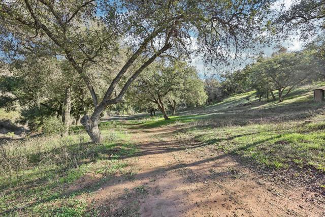 26086 Bear Valley Heights Road, Escondido CA: https://media.crmls.org/mediaz/4ef81d02-92ff-4158-bb49-af32eb720f6d.jpg