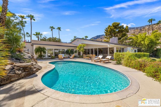 13 Cahuilla Hills Drive, Palm Springs CA: https://media.crmls.org/mediaz/4ef83b22-988f-43a3-9bb4-b8bcf8bd164f.jpg