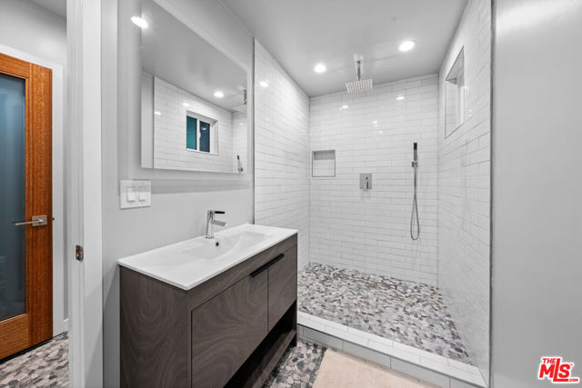 5751 Valley Oak Drive, Los Angeles CA: https://media.crmls.org/mediaz/4ef84c25-e4e2-4cbe-833b-6c9835a3a625.jpg