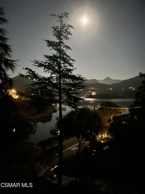 141 Lake Sherwood Drive, Lake Sherwood CA: https://media.crmls.org/mediaz/4ef85947-9768-49cf-9945-d3b4f44f7494.jpg