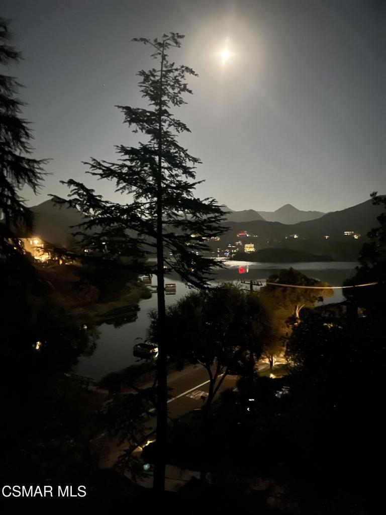 https://media.crmls.org/mediaz/4ef85947-9768-49cf-9945-d3b4f44f7494.jpg?preset=X-Large