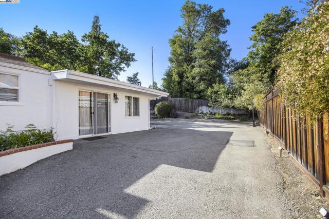 366 Ilo Ln, Danville CA: https://media.crmls.org/mediaz/4ef86404-9780-4224-b234-b2897a8f2b0b.jpg